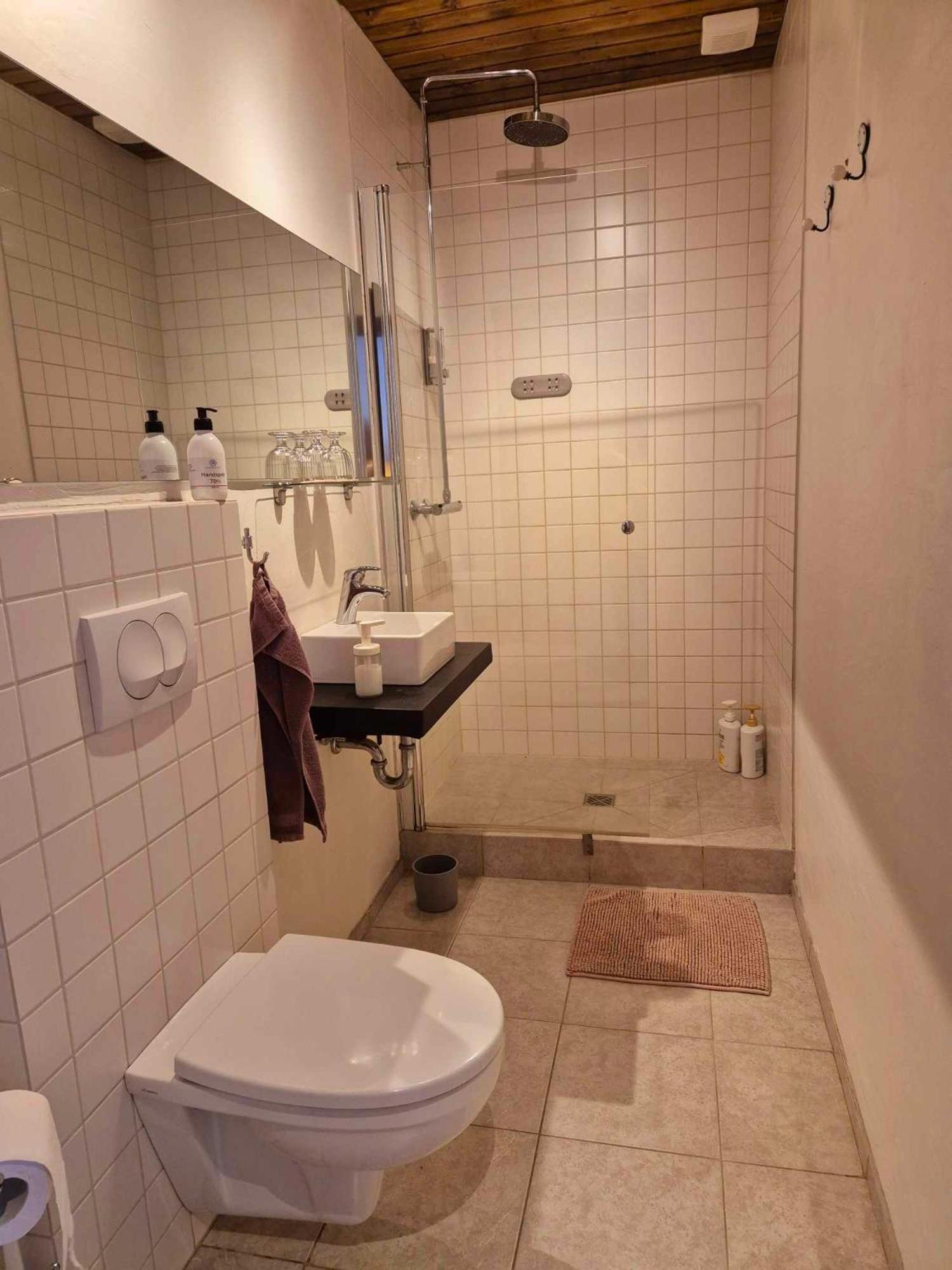 Beautiful Guestroom To Rent With A Mountain View 劳加尔瓦特恩 外观 照片